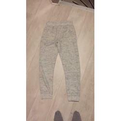 Joggingsbroek jongens maat 146. Weinig gedragen!