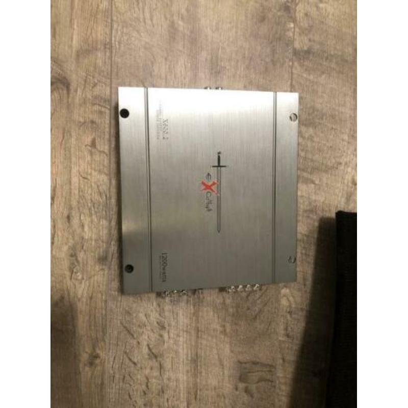 JBL 1000w woofer Passend in BMW318 + versterker