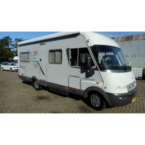 Hymer B654 met 2x zonnepaneel