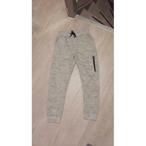 Joggingsbroek jongens maat 146. Weinig gedragen!