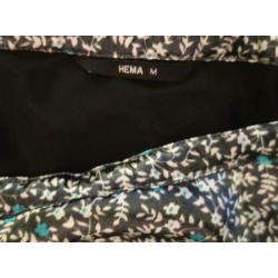 Leuke rok grijs met witte blaadjes en blauwe bloemetjes