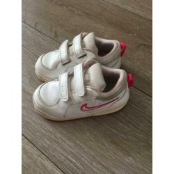 Nike maat 25