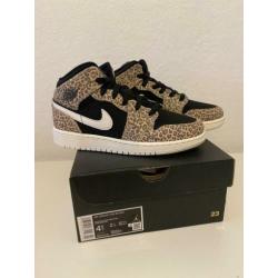 Jordan 1 mid maat 36,5 Leopard nieuw