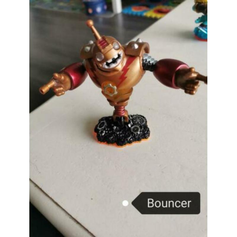 11 Skylanders en een portal