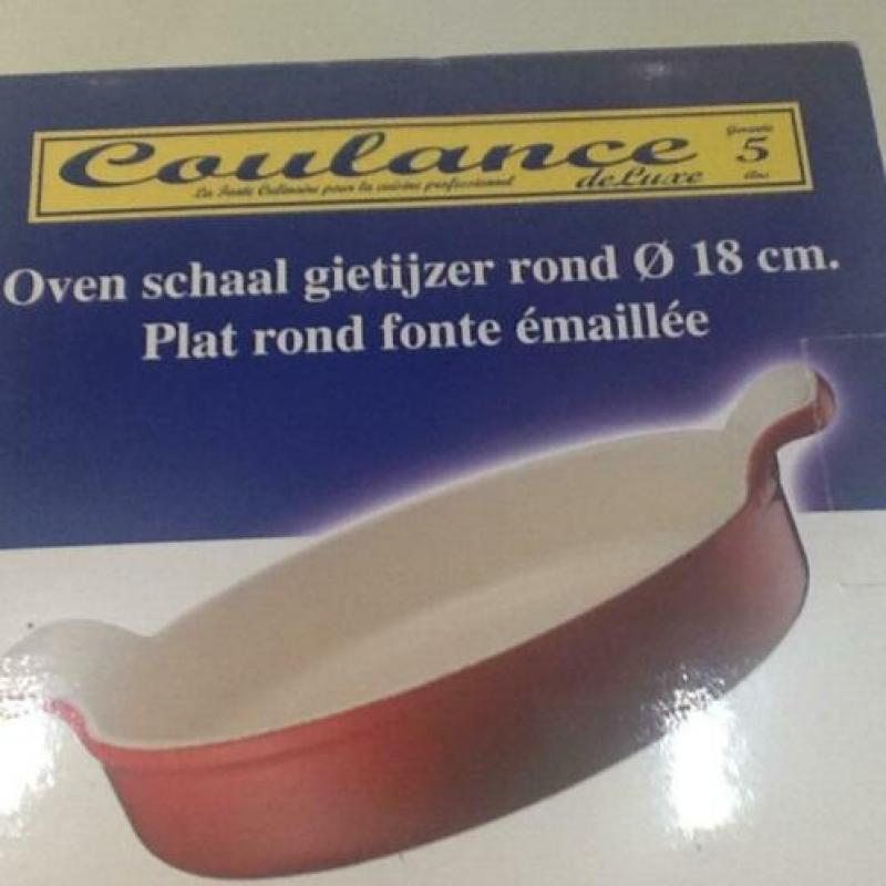 twee ovale gietijzer pannen 20/15 cm. Nieuw in doos.