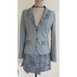 Aparte set met paisley print jasje en rokje