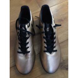 Voetbalschoenen Adidas voor kunstgras, Maat 43