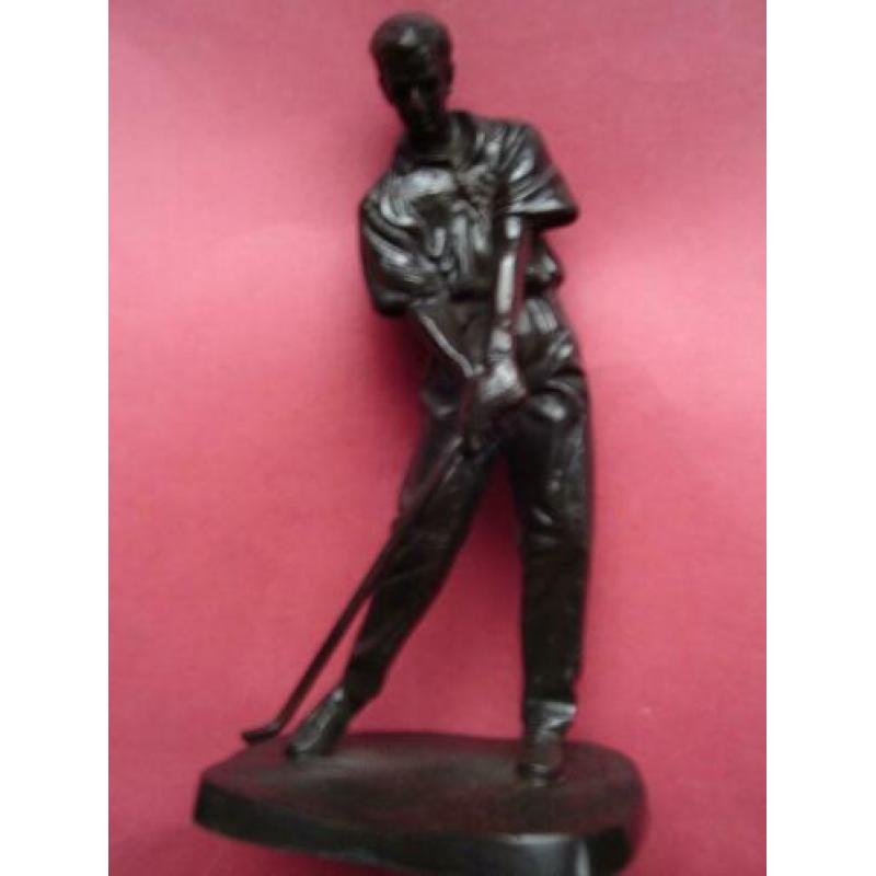 bronzen beeldje-golfer. mooi gestyleerd.