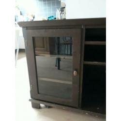 Bruin dressoir.