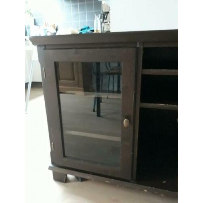 Bruin dressoir.