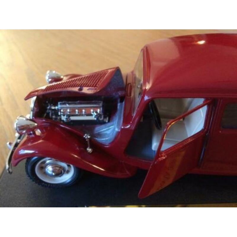 Citroen 15 CV Traction Avant - Bburago - 1:24 - nieuw in O