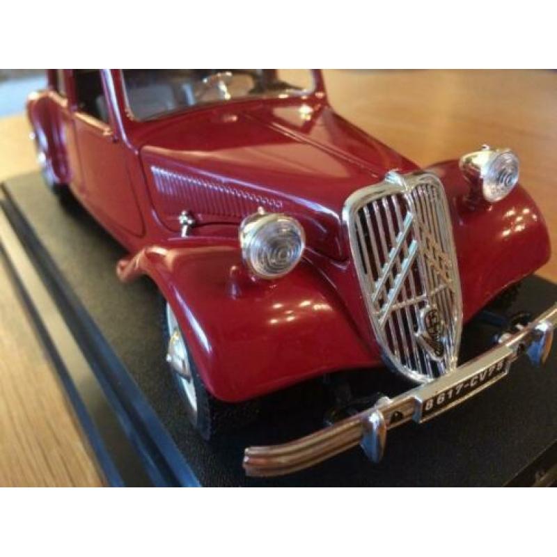 Citroen 15 CV Traction Avant - Bburago - 1:24 - nieuw in O