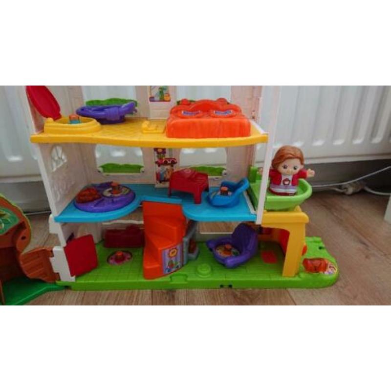 Vrolijke vriendjes speelhuis met Sophie