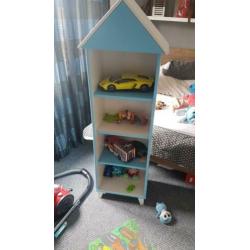 Peuterbed met kast