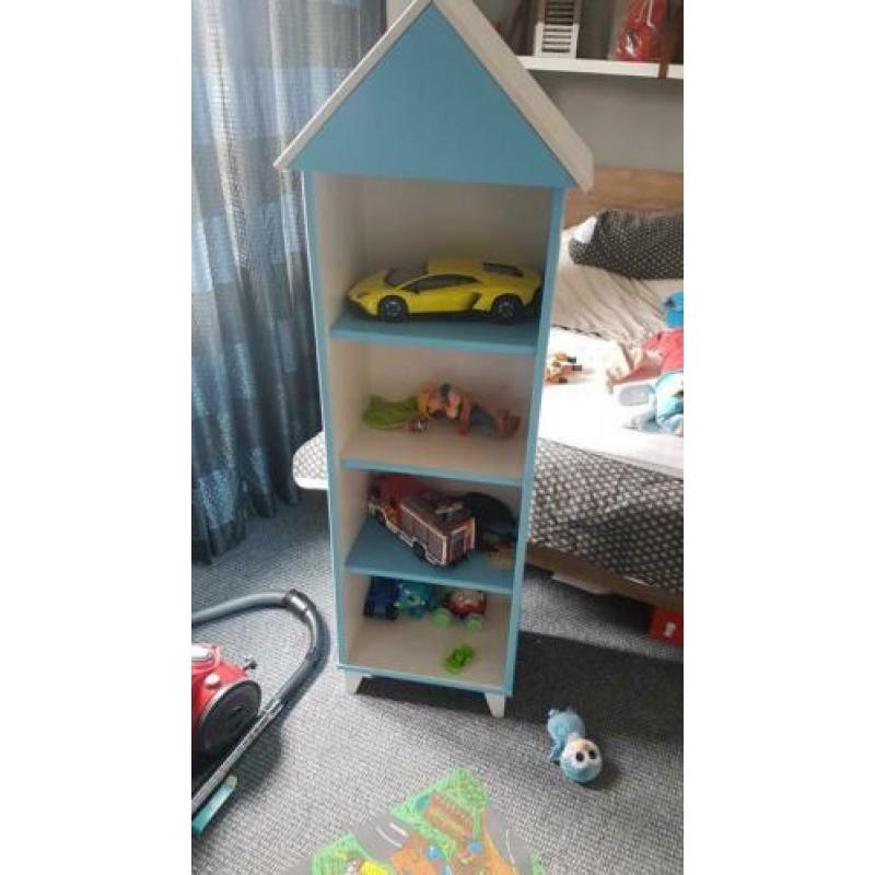 Peuterbed met kast
