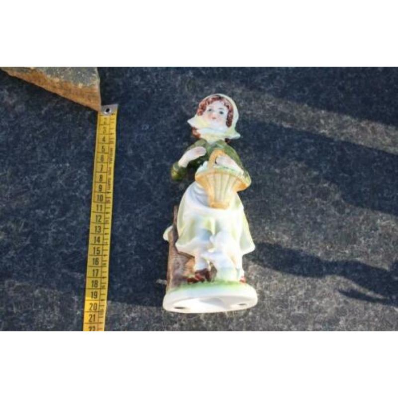 beeld MEISJE met POEDEL hoogte 20 cm