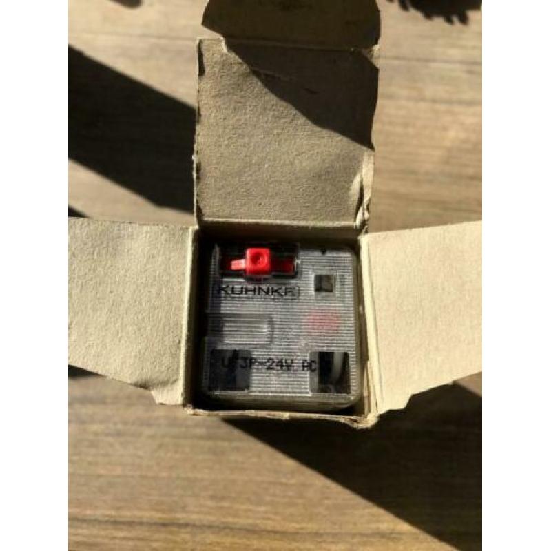 5x nieuwe Kuhnke relais UF3P-24VAC