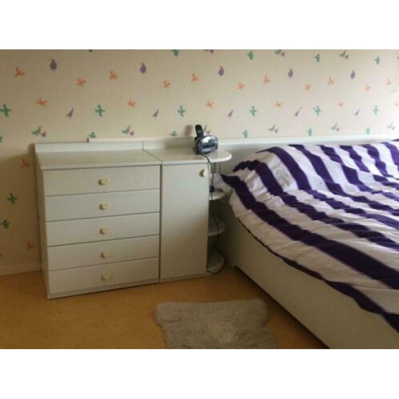 Slaapkamer ameublement in hoekopstelling met kaptafel