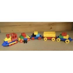 Lego Duplo - Treintje met Machinist en Wagons