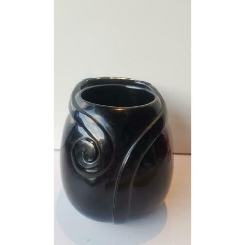 Mooie offer kom van obsidiaan.