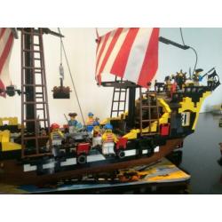 lego 6285 piratenschip met doos en boekje.