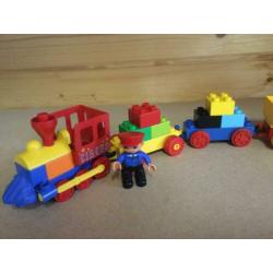 Lego Duplo - Treintje met Machinist en Wagons