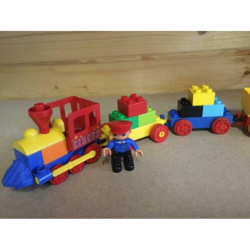 Lego Duplo - Treintje met Machinist en Wagons