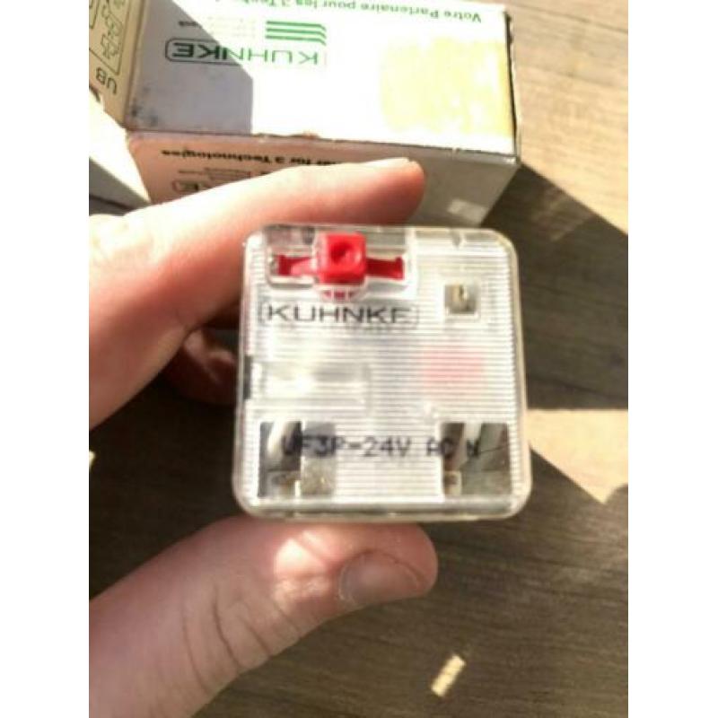 5x nieuwe Kuhnke relais UF3P-24VAC