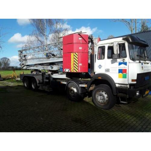Vicario 168.6 bouwkraan met iveco truck