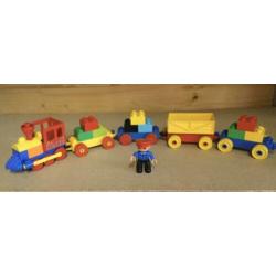 Lego Duplo - Treintje met Machinist en Wagons