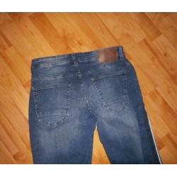 Fijne stretch Denim 1982 mt 31/32 met zijstreep als nieuw.