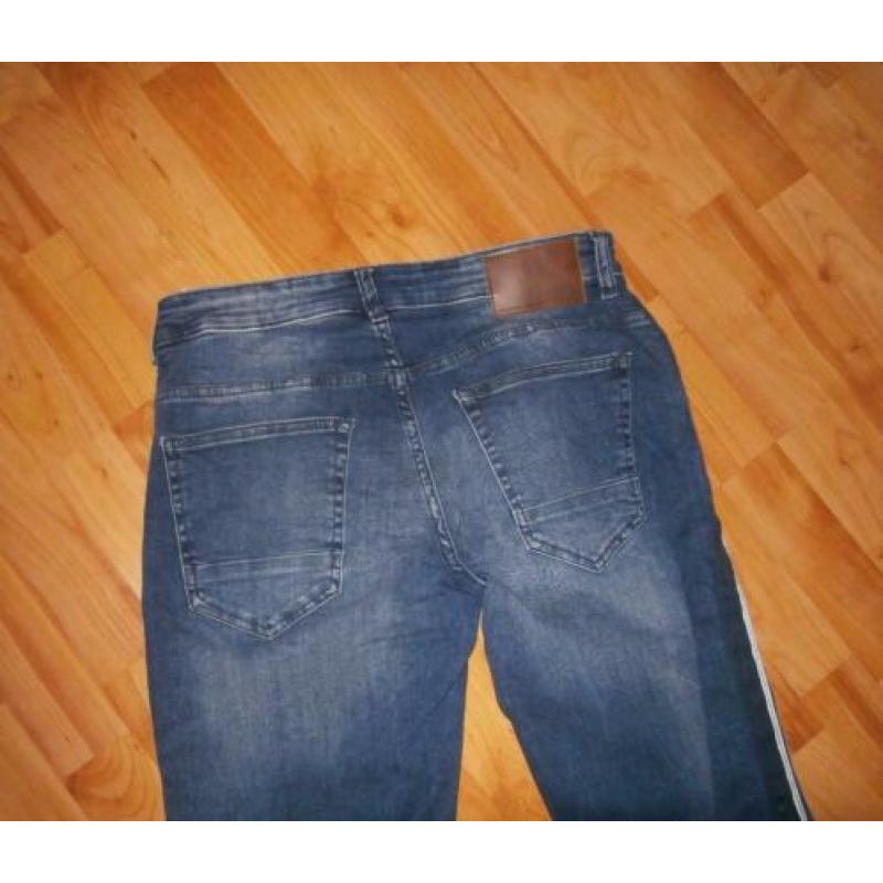 Fijne stretch Denim 1982 mt 31/32 met zijstreep als nieuw.