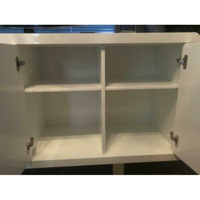 Design dressoir hoogglans wit.