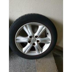Te koop16 inch velgen met banden Lexus