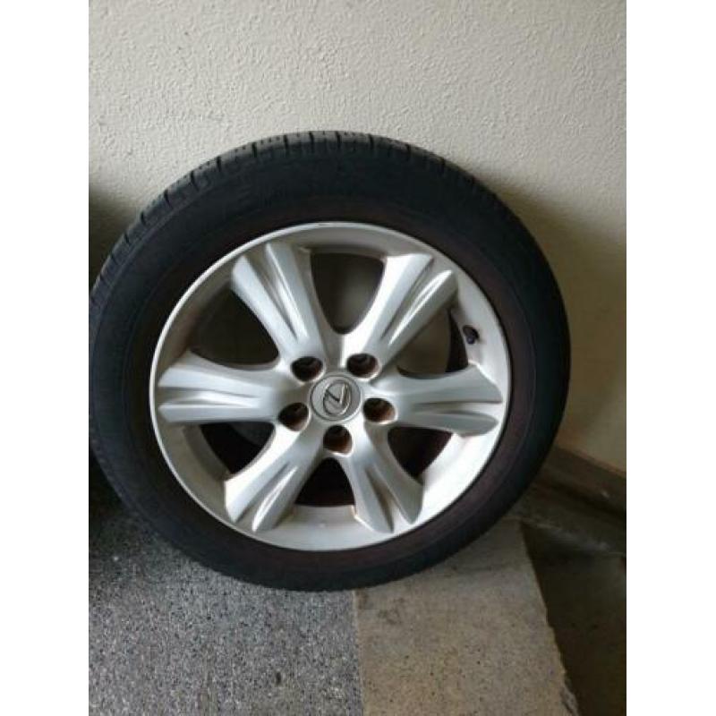 Te koop16 inch velgen met banden Lexus