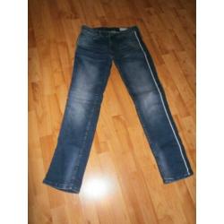 Fijne stretch Denim 1982 mt 31/32 met zijstreep als nieuw.