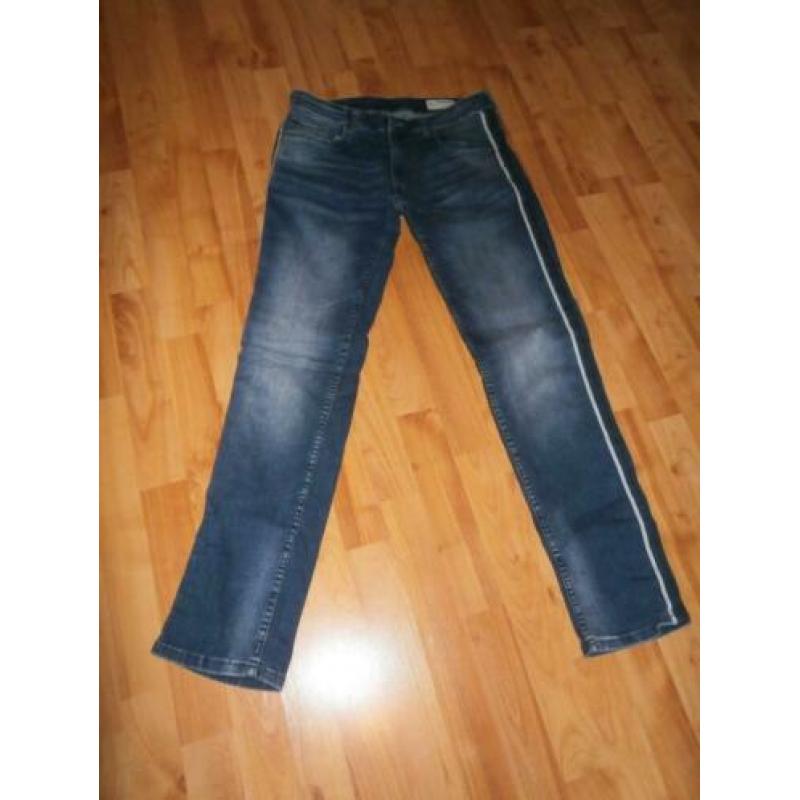 Fijne stretch Denim 1982 mt 31/32 met zijstreep als nieuw.