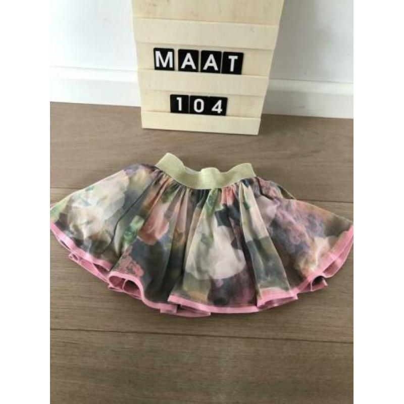 Setje rokjes Nono en shirtje maat 104 meisje