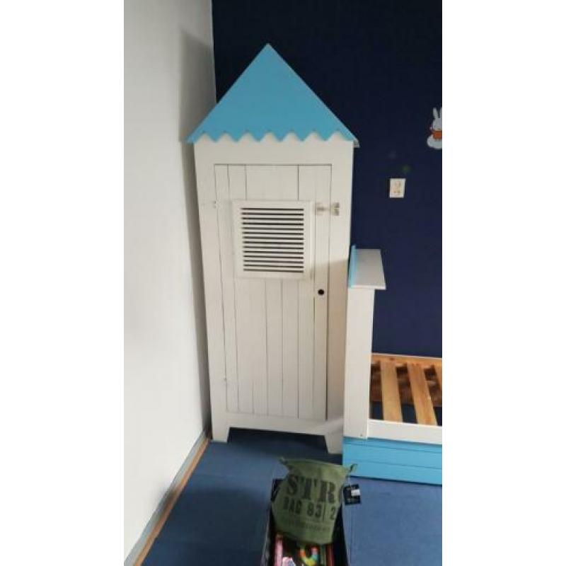 Peuterbed met kast
