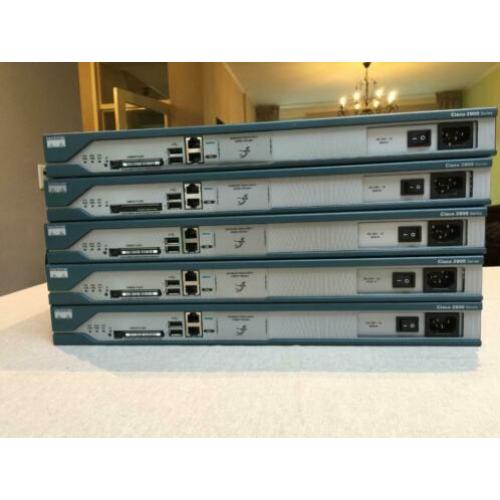 5x Cisco 2811-SEC-K9 router (2 poorten, 100Mbps, 64MBflash)