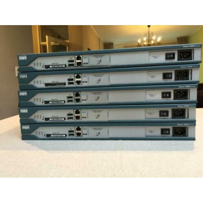 5x Cisco 2811-SEC-K9 router (2 poorten, 100Mbps, 64MBflash)