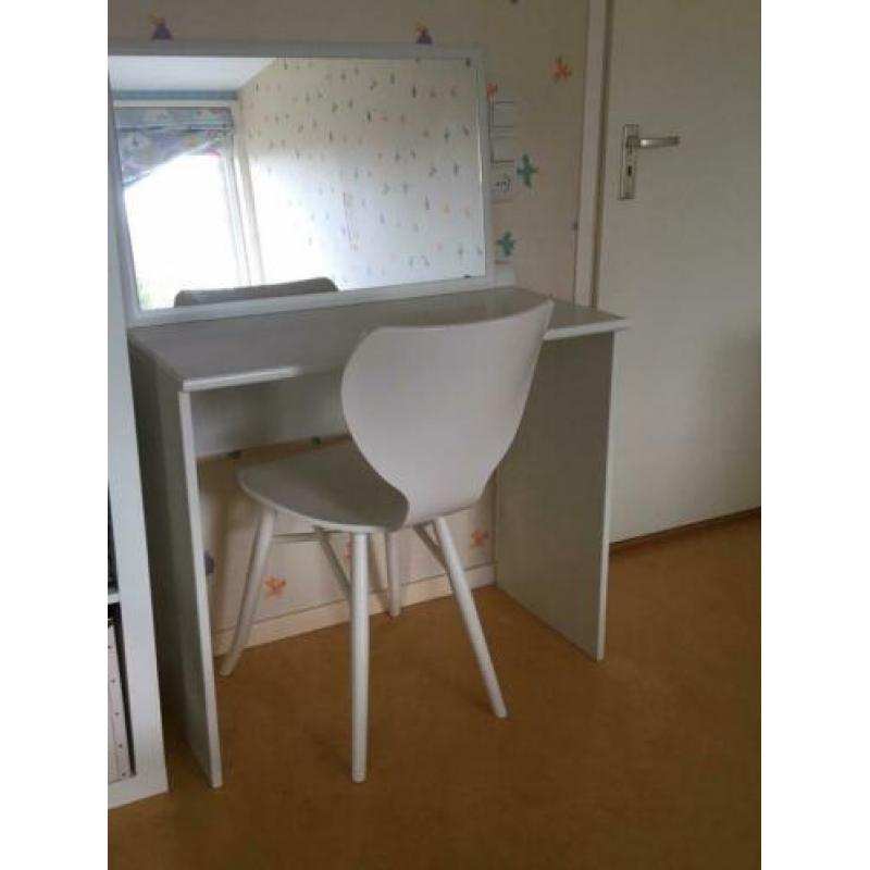 Slaapkamer ameublement in hoekopstelling met kaptafel