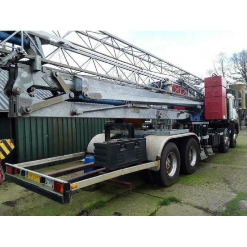 Vicario 168.6 bouwkraan met iveco truck
