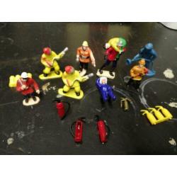 Diverse figuren van de brandweer.