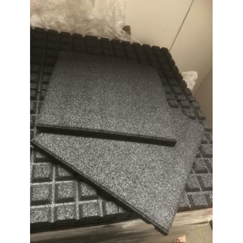 Nieuwe rubber speel tegels tuin terras balkon 50x50x2,5 cm
