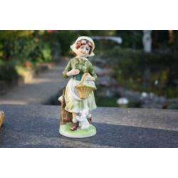 beeld MEISJE met POEDEL hoogte 20 cm
