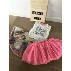 Setje rokjes Nono en shirtje maat 104 meisje