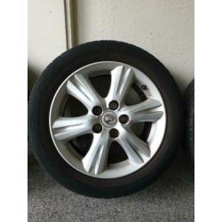 Te koop16 inch velgen met banden Lexus