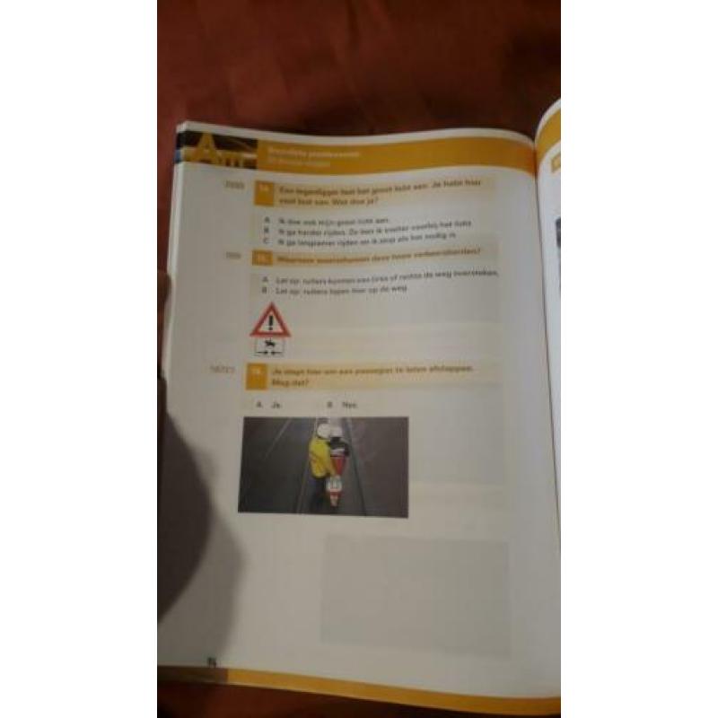 Theorie lesboeken voor auto en bromfiets