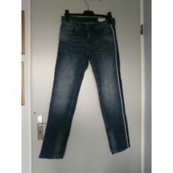 Fijne stretch Denim 1982 mt 31/32 met zijstreep als nieuw.